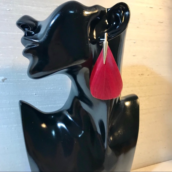 Fabulous Feather Earrings - Picture 2 of 5